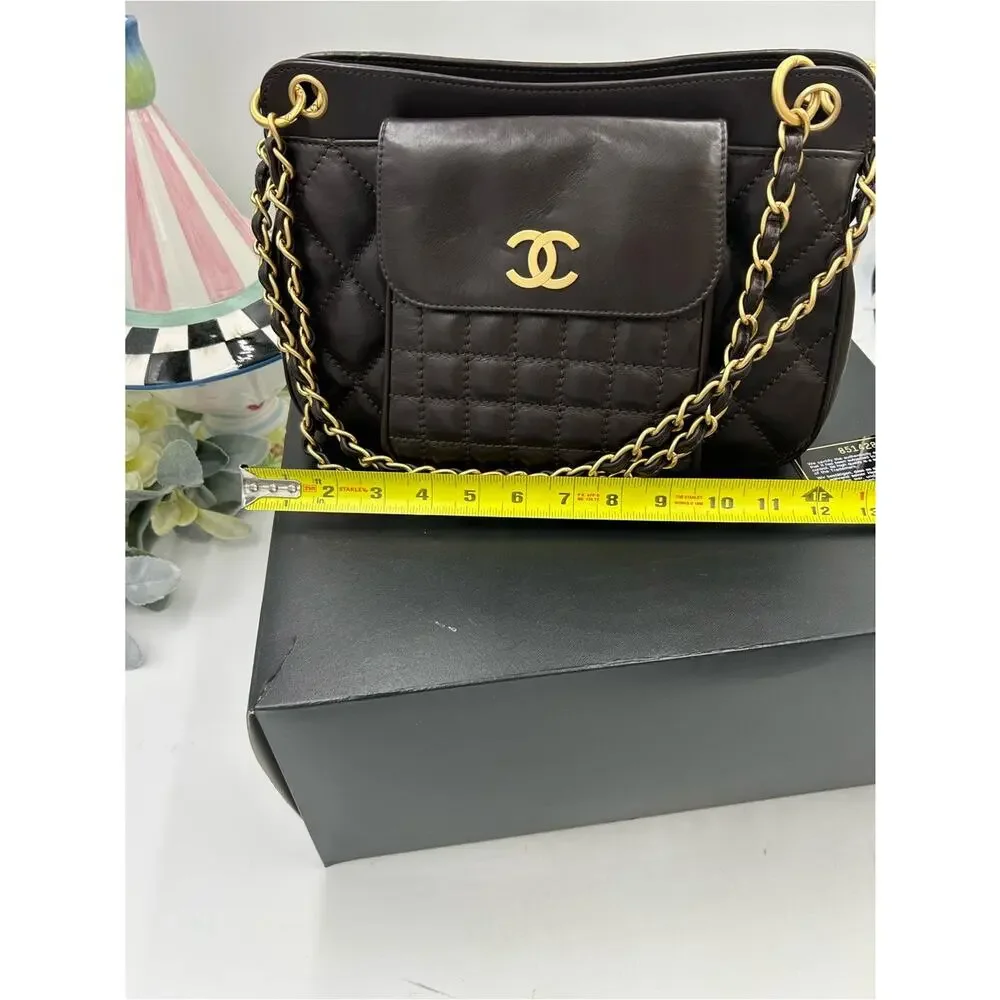 Women Chanel cargo pocket quilted shoulder bag made in France